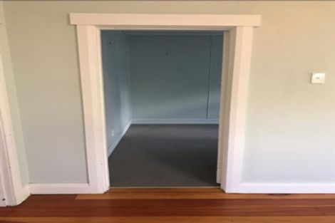 Photo of property in 15 Calvert Road, Moturoa, New Plymouth, 4310