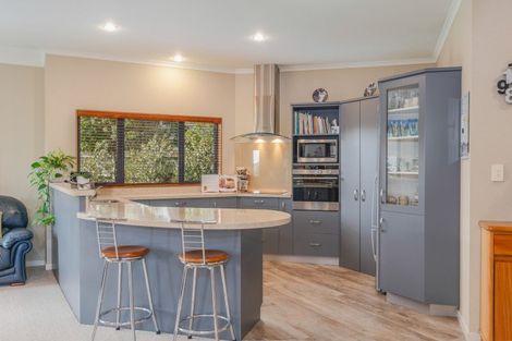 Photo of property in 33 Cashmere Drive, Fitzherbert, Palmerston North, 4410