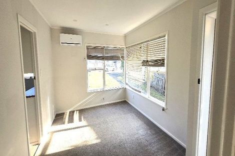 Photo of property in 1/24 Knights Road, Rothesay Bay, Auckland, 0630