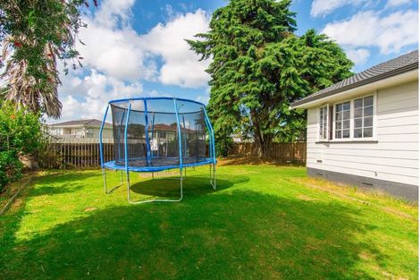 Photo of property in 42 Staverton Crescent, Mangere, Auckland, 2022