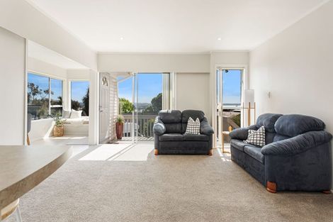Photo of property in 2/67 Brigantine Drive, Beach Haven, Auckland, 0626