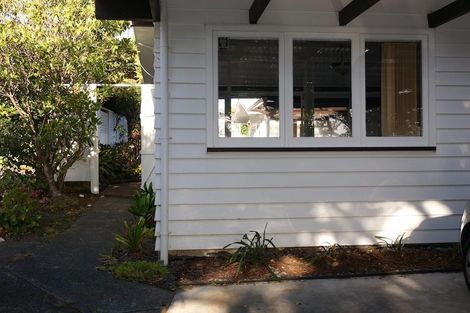 Photo of property in 20 Brunton Place, Glenfield, Auckland, 0629