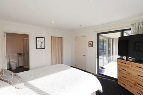 Photo of property in 40 Queen Street, Winton, 9720