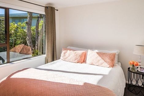 Photo of property in 20a Kahu Road, Paremata, Porirua, 5024