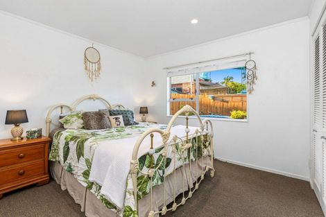 Photo of property in 81a William Bayes Place, Red Beach, 0932