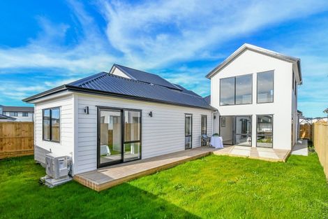 Photo of property in 8 Korowhiti Road, Clarks Beach, 2122