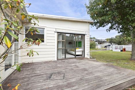 Photo of property in 7 Queen Mary Avenue, New Lynn, Auckland, 0600