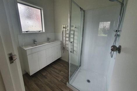 Photo of property in 24 Walton Street, Red Beach, 0932