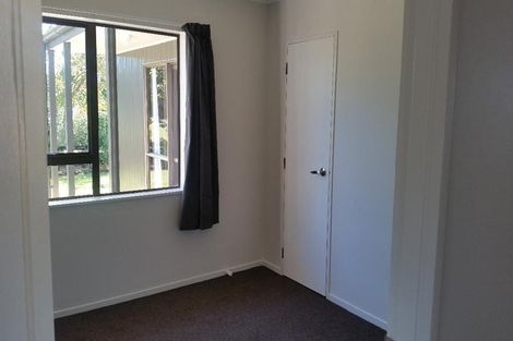 Photo of property in 60 Hillcrest Drive, Kelvin Grove, Palmerston North, 4414