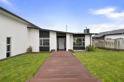 Photo of property in 27 Silicon Way, Fitzherbert, Palmerston North, 4410