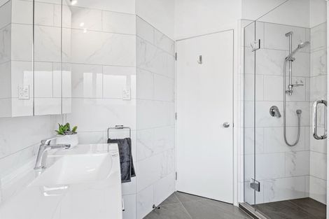 Photo of property in 2/47 Centorian Drive, Windsor Park, Auckland, 0632