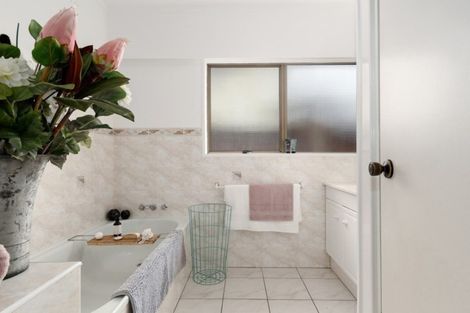 Photo of property in 15 Endeavour Avenue, Welcome Bay, Tauranga, 3112