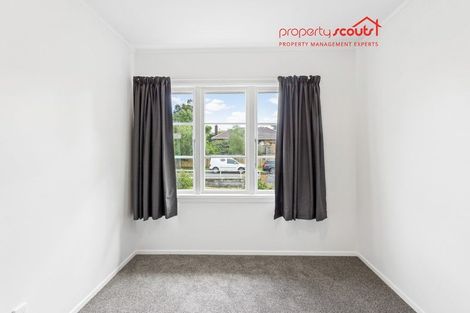 Photo of property in 16 Serjeant Street, Henderson, Auckland, 0612