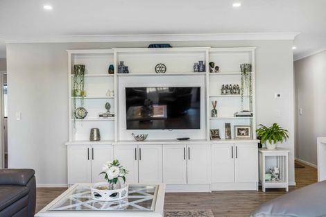 Photo of property in 22 Grace James Road, Pukekohe, 2120