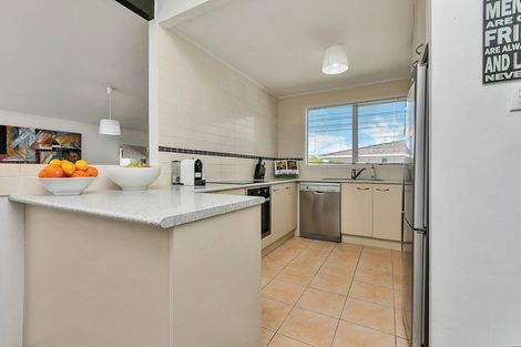 Photo of property in 10 Regency Place, Sunnynook, Auckland, 0632