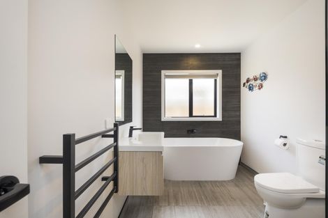 Photo of property in 24a Roberts Line, Kelvin Grove, Palmerston North, 4414