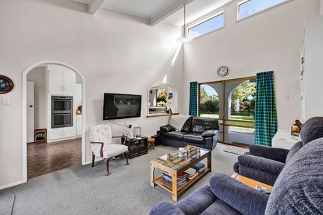 Photo of property in 116 Weraroa Road, Waverley, 4510