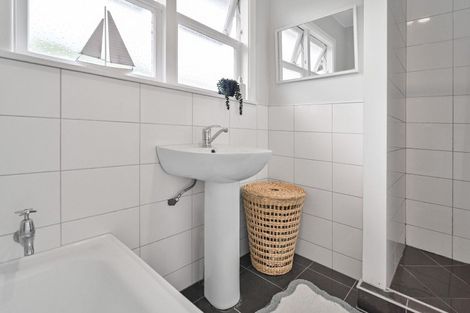 Photo of property in 15 Lipscombe Crescent, Havelock North, 4130