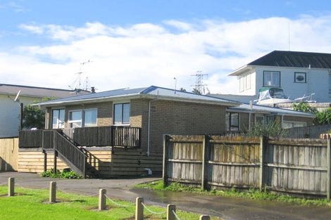 Photo of property in 1/73 Keegan Drive, Massey, Auckland, 0614