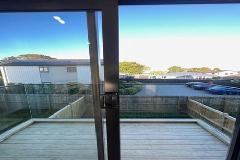 Photo of property in 3/105 Hobsonville Road, West Harbour, Auckland, 0618