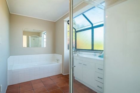 Photo of property in 2/41 Radiata Lane, Chatswood, Auckland, 0626