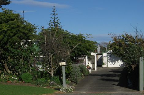 Photo of property in 24 Hona Street, Waikanae Beach, Waikanae, 5036