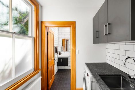 Photo of property in 16 Brewster Street, Bluff Hill, Napier, 4110