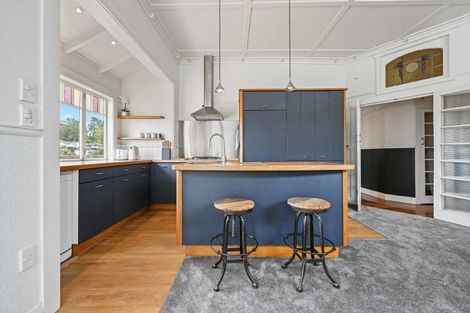 Photo of property in 35 Thackeray Street, Hamilton Lake, Hamilton, 3204