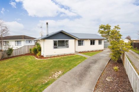 Photo of property in 18 Cumberland Place, Kelvin Grove, Palmerston North, 4414