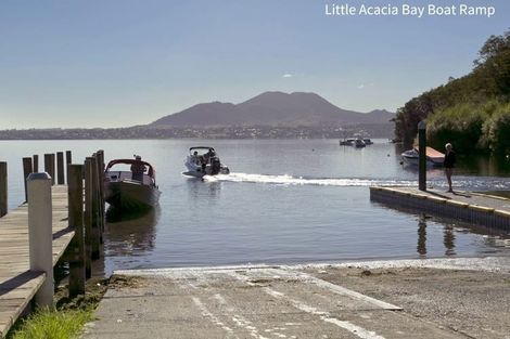 Photo of property in 43 Parawera Drive, Acacia Bay, Taupo, 3330