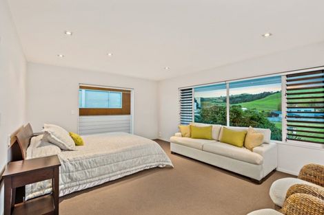 Photo of property in 37 Taumata Road, Omaha, 0986