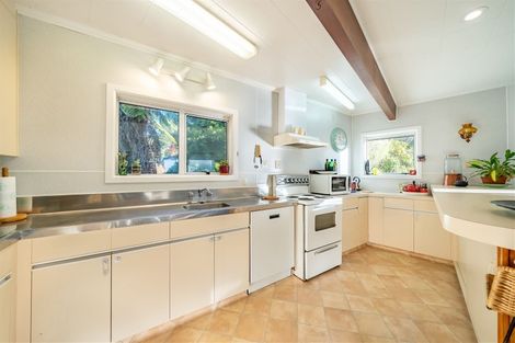 Photo of property in 86 Pinehaven Road, Pinehaven, Upper Hutt, 5019