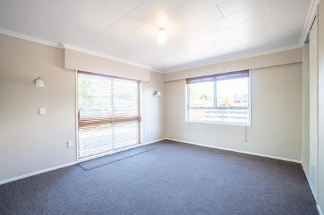 Photo of property in 16 Te Punga Place, Awapuni, Palmerston North, 4412