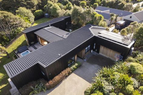 Photo of property in 7 Kanuka Close, Waikanae, 5036