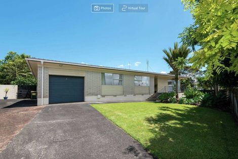 Photo of property in 11 Towra Place, Botany Downs, Auckland, 2010