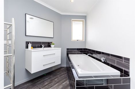 Photo of property in 33 Antrim Place, Nawton, Hamilton, 3200