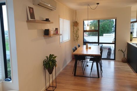 Photo of property in 1/32a Bronzewing Terrace, Unsworth Heights, Auckland, 0632