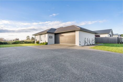 Photo of property in 32 Northview Avenue, Winton, 9720
