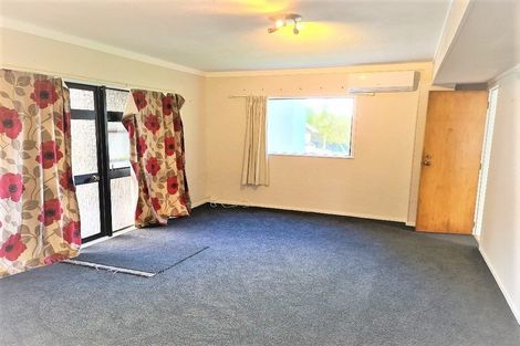 Photo of property in 1 Malters Place, Browns Bay, Auckland, 0630