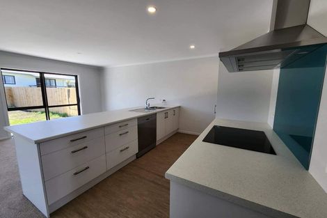 Photo of property in 6a Cross Street, Castlecliff, Whanganui, 4501