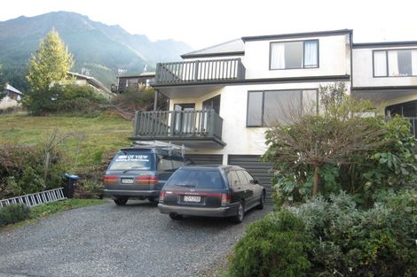 Photo of property in 10a Cameron Place, Fernhill, Queenstown, 9300