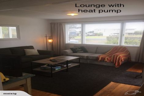 Photo of property in 98 Howard Road, Orere Point, Papakura, 2585