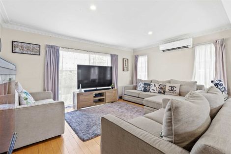 Photo of property in 102 Beaumonts Way, Manurewa, Auckland, 2102