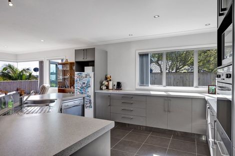 Photo of property in 4a Marchant Place, Westown, New Plymouth, 4310