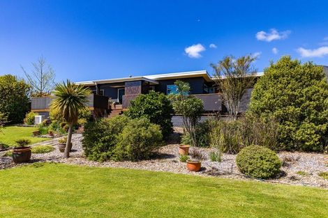 Photo of property in 11 Glentui Place, Waikawa, Picton, 7220