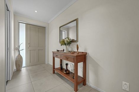 Photo of property in 11 Murray Becroft Avenue, Henderson Valley, Auckland, 0612