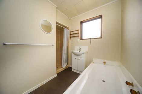 Photo of property in 32 Rata Street, Tokomaru, Palmerston North, 4474