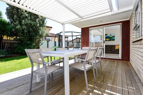 Photo of property in 102 Oakfield Crescent, Pukete, Hamilton, 3200