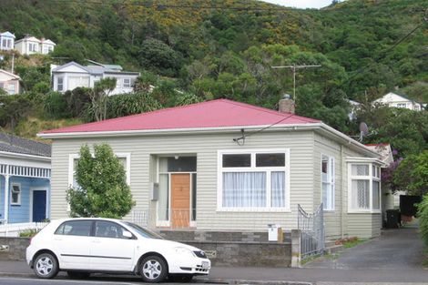 Photo of property in 8 Derwent Street, Island Bay, Wellington, 6023