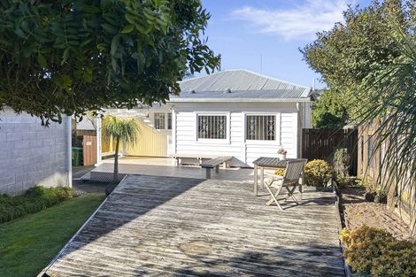 Photo of property in 50 Woodside Avenue, Northcote, Auckland, 0627